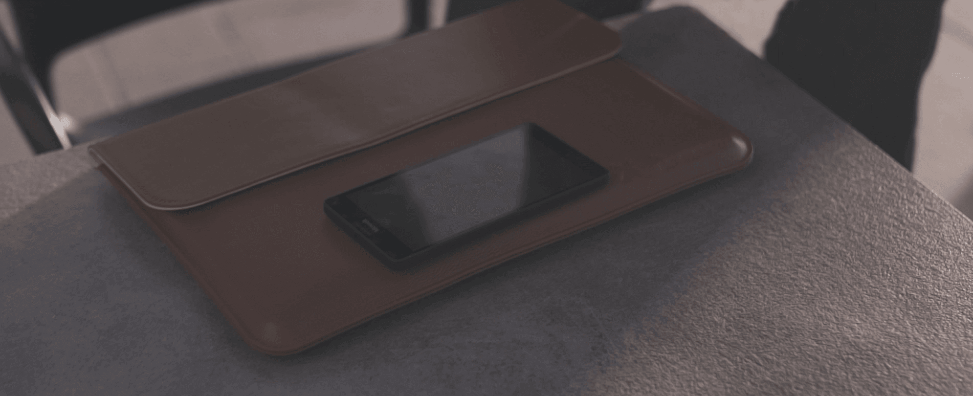 Miraxess leather laptop sleeve with smartphone